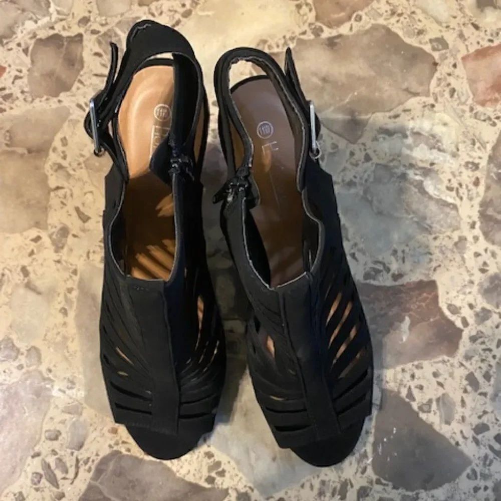 Hot Tomato Black heeled sandals, size 11 W